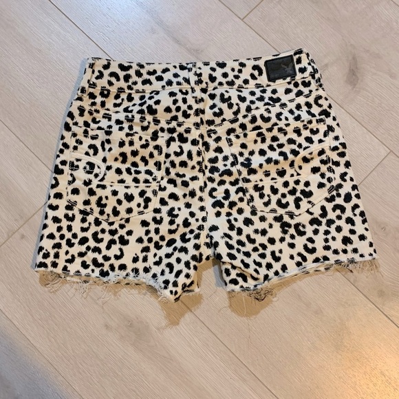 BNWOT American eagle Women’s animal print jean shorts size 2 - Picture 5 of 5